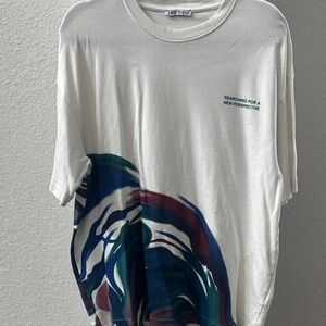 Zara White Graphic T-Shirt with Abstract Design